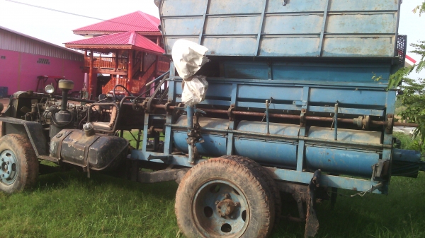 ขายรถนวดข้าวหกฟุตรถหกล้อเครื่องฮิโน่หกสูบ69000บาท ขายรถนวดข้าวหกฟุตรถหกล้อเครื่องฮิโน่หกสูบ69000บาท