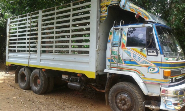 10ลัอเพลาเดียว195แรงFVM32M R-3003168 รถสภาพดี สวยดี