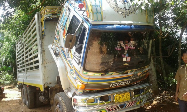 10ลัอเพลาเดียว195แรงFVM32M R-3003168 รถสภาพดี สวยดี