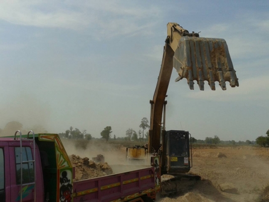 KOMATSU PC200-3สภาพพรอมใช้ รถกำลังทำงานอยู่ เอกสารใบแจ้งจำหน่ายอินร์วอยน์ เครื่องเดิม ปั้มพ์เดิม 0857698049 0887115178