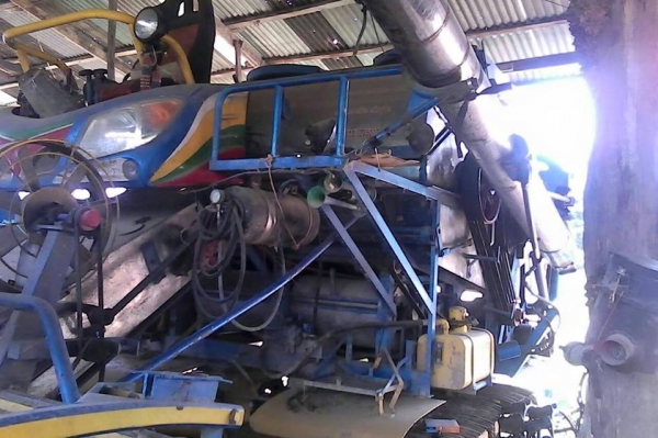 ขายรถเกี่ยวข้าว เกษตรพัฒนา ไอ้หนุ่มไวไฟ ปี54 ตัวเดิน 12 เครื่องอีซูซุ210 ช่วงล่างดี เอกสารอินวอยซ์ สภาพพร้อมใช้งาน ใช้งานน้อย