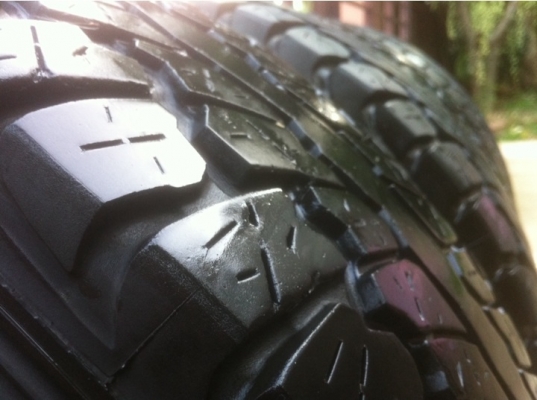 ยาง All Dunlop 30 9.5 R15 ปี11 เนื้อนิ่มๆ ไม่มีปะ ยาง All Dunlop 30 9.5 R15 ปี11 เนื้อนิ่มๆ ไม่มีปะ