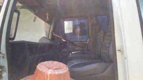 ขายรถบรรทุกสิบล้อดัมพ์ HINO 3M เครื่องเดิม 240 แรง 2 เพลา มีระบบลากพ่วง กระบะดัมพ์สามมิตร