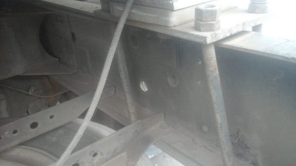 ขายรถสิบล้อMMTFN617เครือง225แรงม้าปี46รถนํ้ามันโหลดล่าง