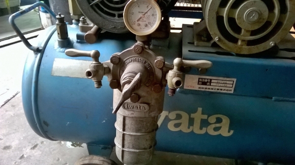 ขายถูกๆปั้มลมญี่ปุ่นสวยๆ iwata 0.75 kw ถัง 60 ลิตร