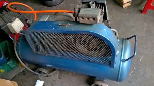 ขายถูกๆปั้มลมญี่ปุ่นสวยๆ iwata 0.75 kw ถัง 60 ลิตร ขายถูกๆปั้มลมญี่ปุ่นสวยๆ iwata 0.75 kw ถัง 60 ลิตร