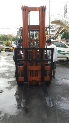 TOYOTA 5FD30 ขนาด3ตัน เสาสูง5.5เมตร เกียร์ธรรมดา เครื่องยนต์ดีเซล1Z ยางตัน4เส้น รับประกันเครื่องเกียร์3เดือน ราคาต่อรองได้0816161541