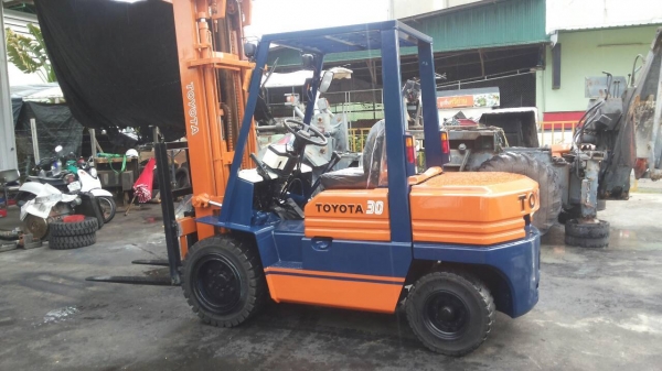 TOYOTA 5FD30 ขนาด3ตัน เสาสูง5.5เมตร เกียร์ธรรมดา เครื่องยนต์ดีเซล1Z ยางตัน4เส้น รับประกันเครื่องเกียร์3เดือน ราคาต่อรองได้0816161541