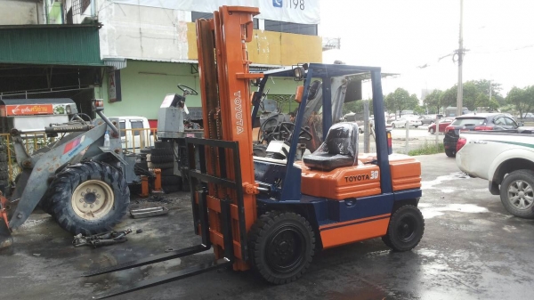 TOYOTA 5FD30 ขนาด3ตัน เสาสูง5.5เมตร เกียร์ธรรมดา เครื่องยนต์ดีเซล1Z ยางตัน4เส้น รับประกันเครื่องเกียร์3เดือน ราคาต่อรองได้0816161541