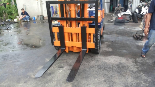 TOYOTA 5FD30 ขนาด3ตัน เสาสูง5.5เมตร เกียร์ธรรมดา เครื่องยนต์ดีเซล1Z ยางตัน4เส้น รับประกันเครื่องเกียร์3เดือน ราคาต่อรองได้0816161541