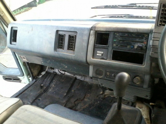 รถ6ล้อ ISUZU Rocky185แรงม้า กระบะดั้มดิน เบรคทิฟฟี่