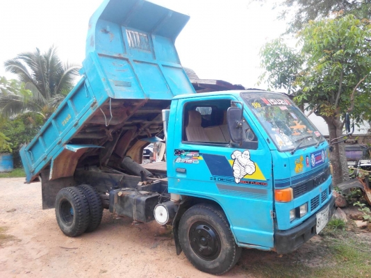 รถดั้ม 6 ล้อ NKR