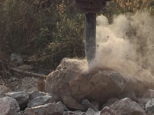 ขายหัวเบรคเกอร์ FURUKAWA ใส่แบคโฮ รุ่น PC-200. CAT 320. ZX-200