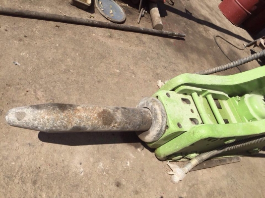 ขายหัวเบรคเกอร์ FURUKAWA ใส่แบคโฮ รุ่น PC-200. CAT 320. ZX-200