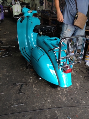 เอเซียเวสป้า---->>จัดส่งรถvespa 64ให้พี่โสภณ ที่สุพรรณ เรียบร้อย 17/05/2558