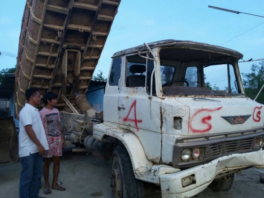 รถ hino สิบล้อ 2 เพลา เครื่อง 190 แรง  เกียร์ สโลกลาง F17 เครื่องดีคันชีสวย  ไม่มีเอกสาร