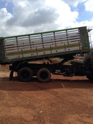 ขาย 10 ล้อ hino 3 m สองเพลา  เครื่อง po 9 c 315 แรงม้า เกรียร์ติดเครื่อง  ไม่มีสโลว์  ยางดี 2 เส้นกระบะเนียม  หัวมีทำสีบ้าง ทะเบียนพร้อมโอน