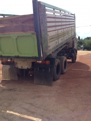 ขาย 10 ล้อ hino 3 m สองเพลา  เครื่อง po 9 c 315 แรงม้า เกรียร์ติดเครื่อง  ไม่มีสโลว์  ยางดี 2 เส้นกระบะเนียม  หัวมีทำสีบ้าง ทะเบียนพร้อมโอน