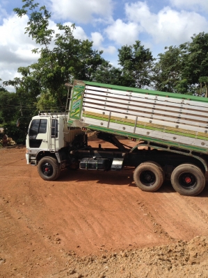 ขาย 10 ล้อ hino 3 m สองเพลา  เครื่อง po 9 c 315 แรงม้า เกรียร์ติดเครื่อง  ไม่มีสโลว์  ยางดี 2 เส้นกระบะเนียม  หัวมีทำสีบ้าง ทะเบียนพร้อมโอน