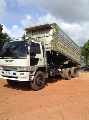 ขาย 10 ล้อ hino 3 m สองเพลา  เครื่อง po 9 c 315 แรงม้า เกรียร์ติดเครื่อง  ไม่มีสโลว์  ยางดี 2 เส้นกระบะเนียม  หัวมีทำสีบ้าง ทะเบียนพร้อมโอน