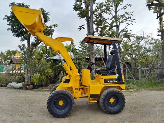 ขายรถตักล้อยาง ยี่ห้อ MITSUBISHI WS200A เก่าญี่ปุ่น พร้อมใช้งาน ติดต่อ 086-775-7900 086-324-1992