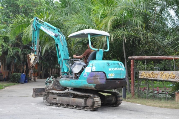 ขายแบคโฮ KOMATSU PC25หัวแย๊กพร้อม(เท่าpc30) สวยเดิมจากญี่ปุ่น ทำงานสมบูรณ์ทุกระบบ รับรองไม่ผิดหวัง 480,000 เท่านั้น!!
