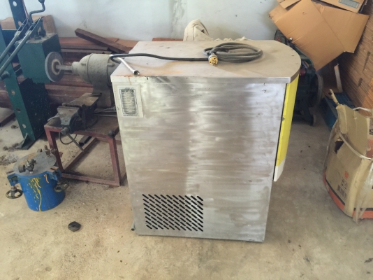 เครื่อง กด น้ำแข็ง Newton / สภาพต้องเอาไปซ้อมลูกดิ่ง