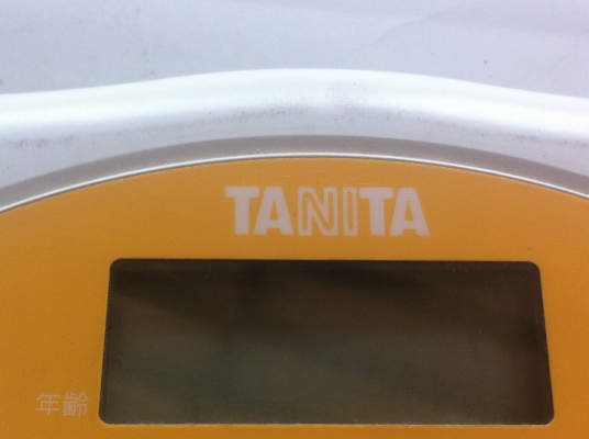 เครื่องตรวจสอบร่างกายเบื้องต้น  TANITA สามารถเช็คดัชนีมวลกาย เปอร์เซ็นต์ไขมันในร่ายการ