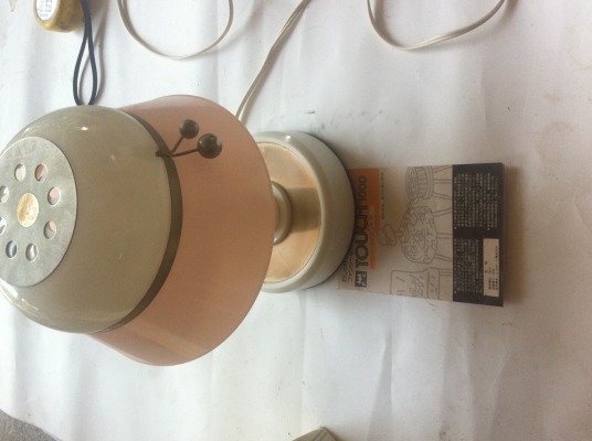 โครมไฟแบบสัมผัส เปิด-ปิด รูปทรงสวยงามเหมือนหมวกแตะก่อนเปิดแล้ว