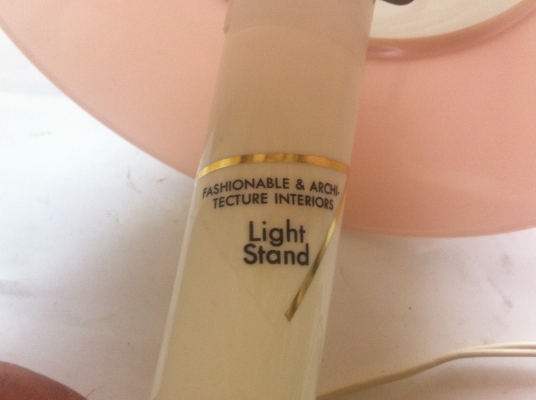 โครมไฟแบบสัมผัส เปิด-ปิด รูปทรงสวยงามเหมือนหมวกแตะก่อนเปิดแล้ว