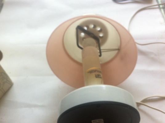 โครมไฟแบบสัมผัส เปิด-ปิด รูปทรงสวยงามเหมือนหมวกแตะก่อนเปิดแล้ว