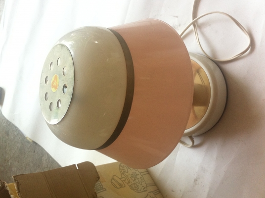 โครมไฟแบบสัมผัส เปิด-ปิด รูปทรงสวยงามเหมือนหมวกแตะก่อนเปิดแล้ว