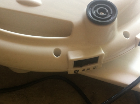 เครื่องนวดเท้าและส่วนอื่นๆ TWINBIRD ด้วยการหมุนปุ่มนวดสองด้าน