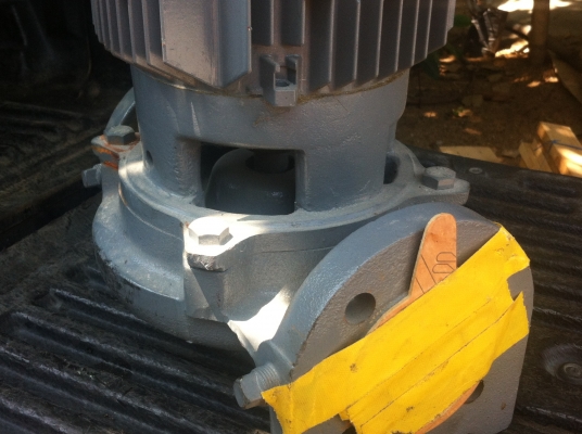 ปั๊มน้า HITASHI ขนาด 2 แรงม้า จากญี่ปุ่นทางเข้า 2 นิ้ว ทางออกประมาณ 1.5 นิ้ว แบบหน้าแปลน