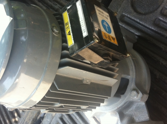 ปั๊มน้า HITASHI ขนาด 2 แรงม้า จากญี่ปุ่นทางเข้า 2 นิ้ว ทางออกประมาณ 1.5 นิ้ว แบบหน้าแปลน