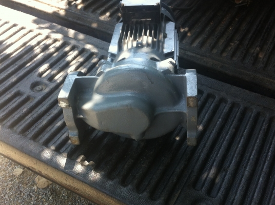 ปั๊มน้า HITASHI ขนาด 2 แรงม้า จากญี่ปุ่นทางเข้า 2 นิ้ว ทางออกประมาณ 1.5 นิ้ว แบบหน้าแปลน