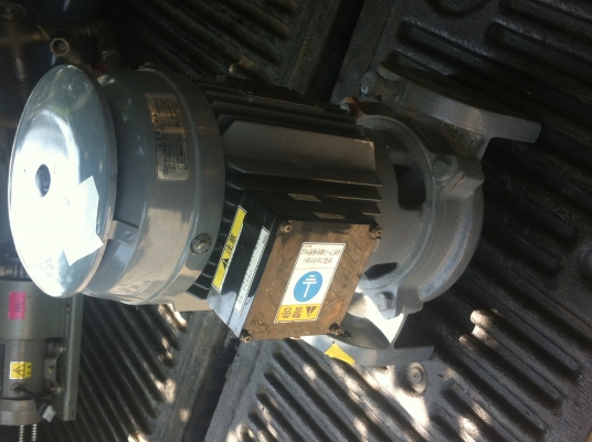 ปั๊มน้า HITASHI ขนาด 2 แรงม้า จากญี่ปุ่นทางเข้า 2 นิ้ว ทางออกประมาณ 1.5 นิ้ว แบบหน้าแปลน