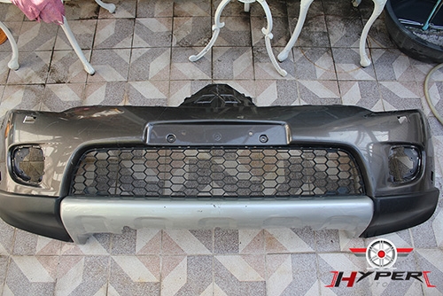 ขายกันชนหน้า Pajero Sport พร้อมตระแกรงล่าง (ตัวมีรูฉีดน้ำ)