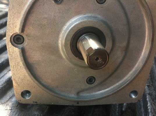 มอเตอร์เกียร์  FUJI ขนาด 400 W. พร้อมเบรคไฟฟ้าป้องกันการหมุนฟรี ยังไม่ได้ใช้งาน