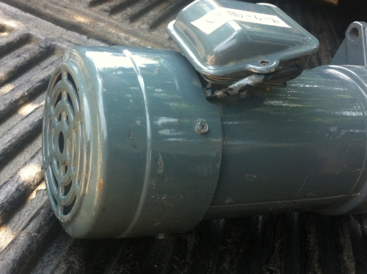 มอเตอร์เกียร์  FUJI ขนาด 400 W. พร้อมเบรคไฟฟ้าป้องกันการหมุนฟรี ยังไม่ได้ใช้งาน