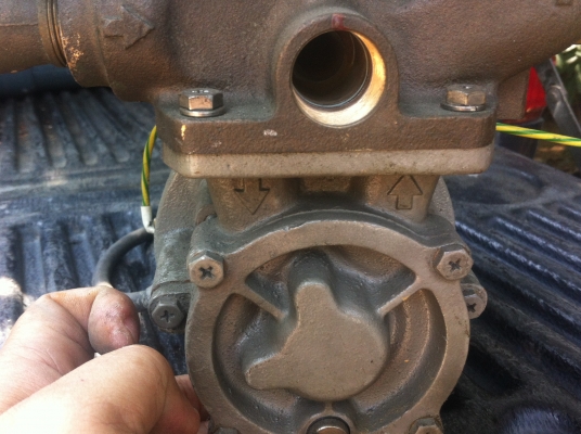 ปั้มน้ำ IWY ขนาด 1 แรงม้า เป็นแบบทำแรงดันได้ค่อยข้างสูง ดันน้ำขึ้นได้สูงถึง  45 ม.