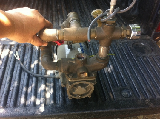 ปั้มน้ำ IWY ขนาด 1 แรงม้า เป็นแบบทำแรงดันได้ค่อยข้างสูง ดันน้ำขึ้นได้สูงถึง  45 ม.