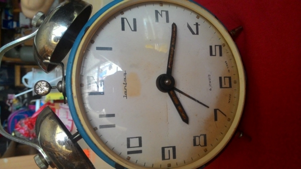 ขายนาฬิกาปลุกตั้งโต๊ะไขลาน ของรัสเซีย ราคา850 รวมส่ง