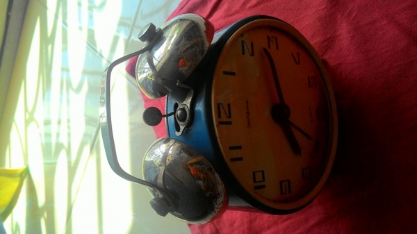 ขายนาฬิกาปลุกตั้งโต๊ะไขลาน ของรัสเซีย ราคา850 รวมส่ง