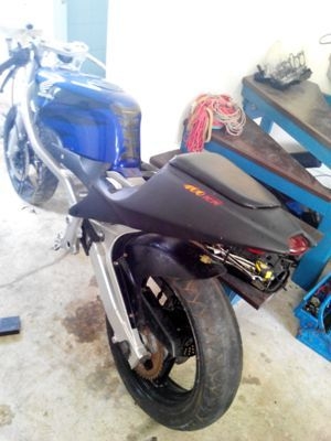 ขายตูดมดท้ายใส่ CBR 400 CC ราคา 2500 บาท