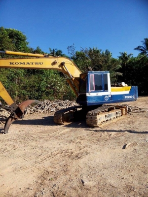KOMATSU PC 200-3