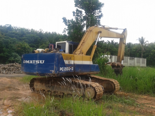 KOMATSU PC 200-3