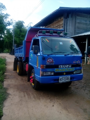 ขายหกล้อดั้ม อีซูซุ 110 แรง 400000 บาทราคาต่อรองได้