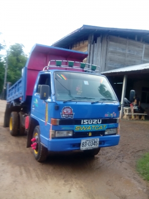 ขายหกล้อดั้ม อีซูซุ 110 แรง 400000 บาทราคาต่อรองได้