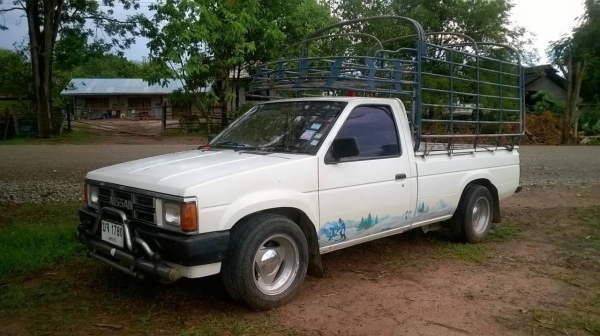 ขายกระบะ NISSAN ตอนเดียว ปี 33 เครื่อง TD27 ฝาดำ คัสซีสวยตลอดเส้น แอร์ พาวเวอร์ เครื่องเสียง ทะเบียนพร้อมโอนครับ